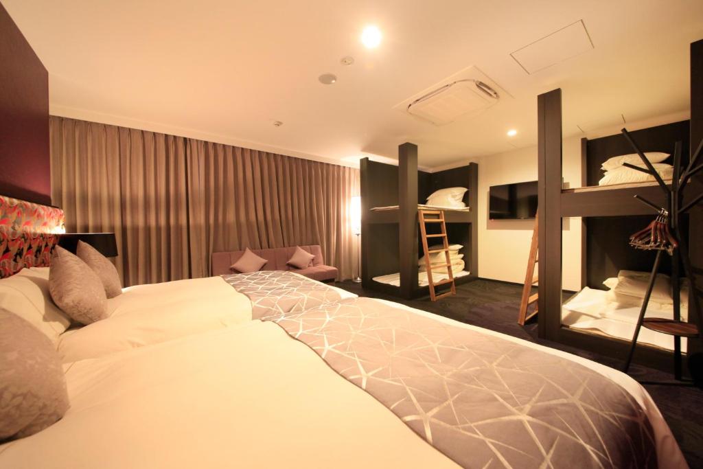 Fitted cabins set in bays along a plain interior corridor.